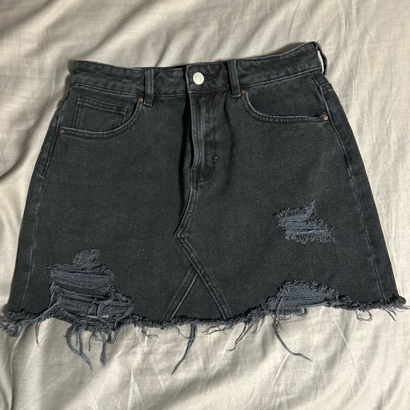 PacSun Distressed Black Denim Skirt Size 26 - Picture 1 of 3